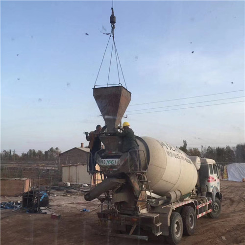 越城区“精准瞄准”—— 吊车的 “定位导航” 技术